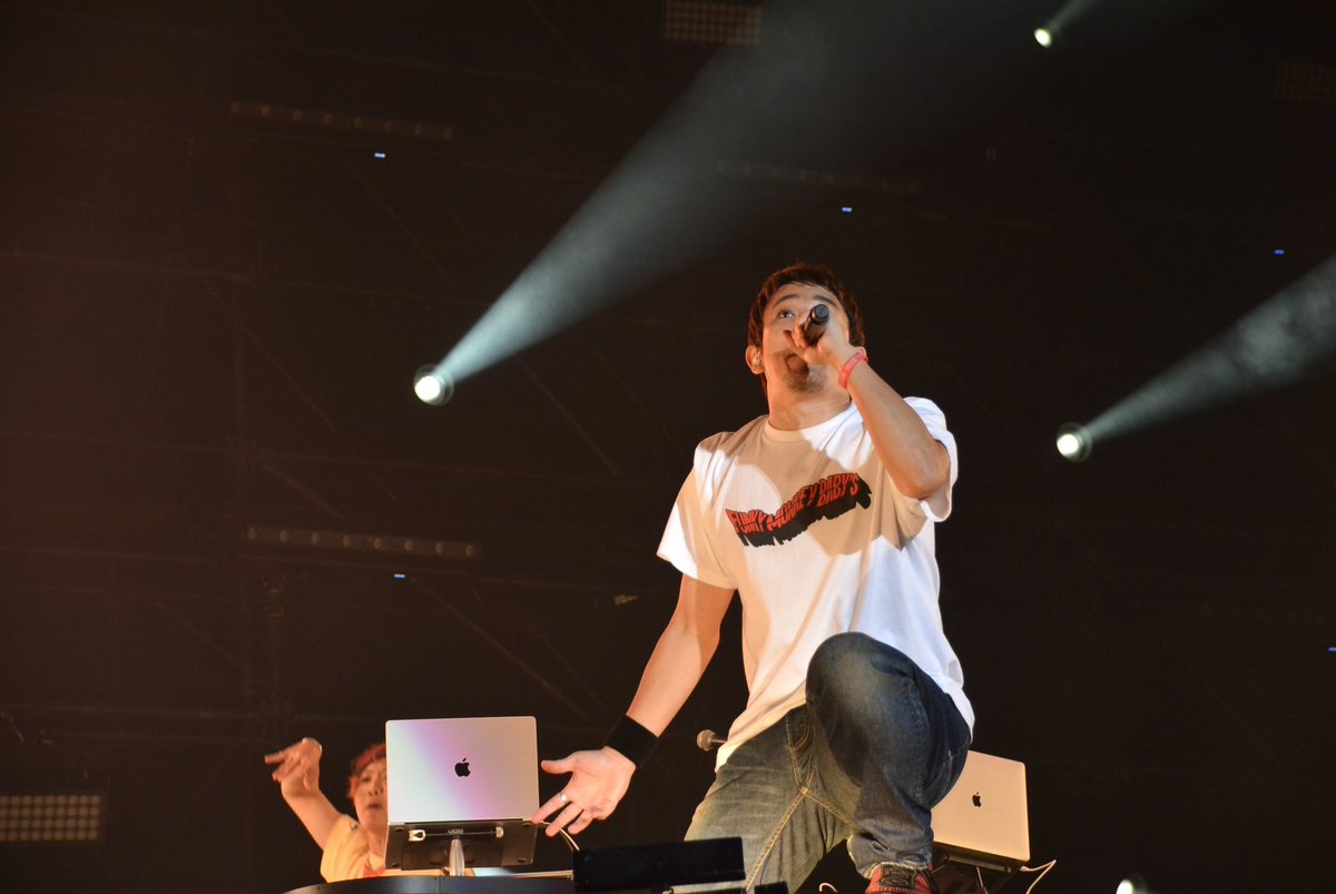 funky_kato1978's tweet image. #NUMBERSHOT 2025 完全熱唱🔥

スマホのライトは美しくて、鳴り響く大合唱は温かくて、無数に舞うタオルは力強くて… もう全部最高だった！ これだけでしばらく生きていけるわ！

本当にありがとう。またいつかどこかで、あなたの日々を歌わせてください。

#ファンモン #ファンキー加藤