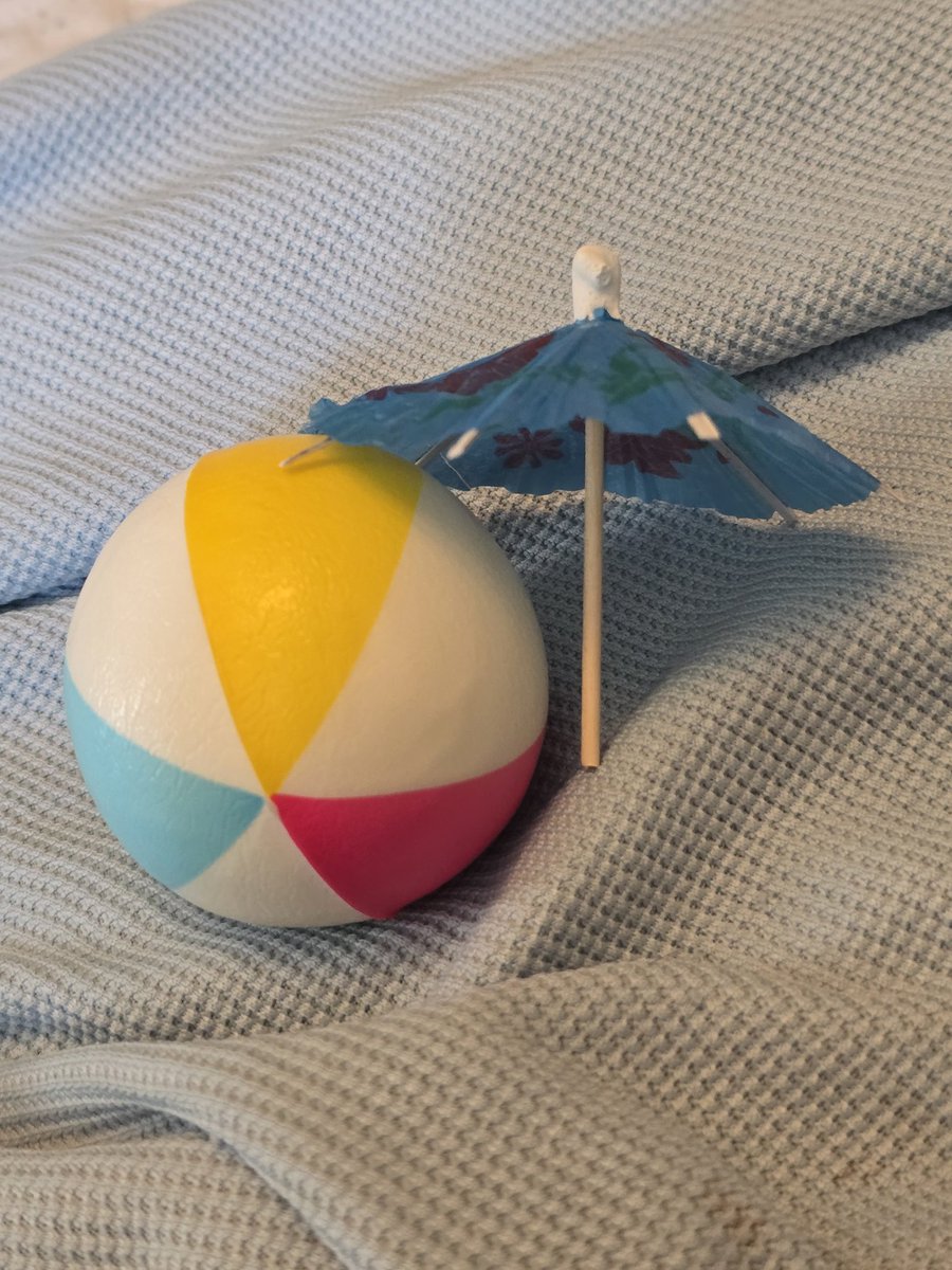 Jade_C93's tweet image. Yay delivery day @lockwayart 😍😍 the little beach ball and umbrella 🤣🤣