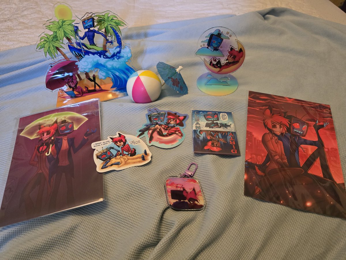 Jade_C93's tweet image. Yay delivery day @lockwayart 😍😍 the little beach ball and umbrella 🤣🤣