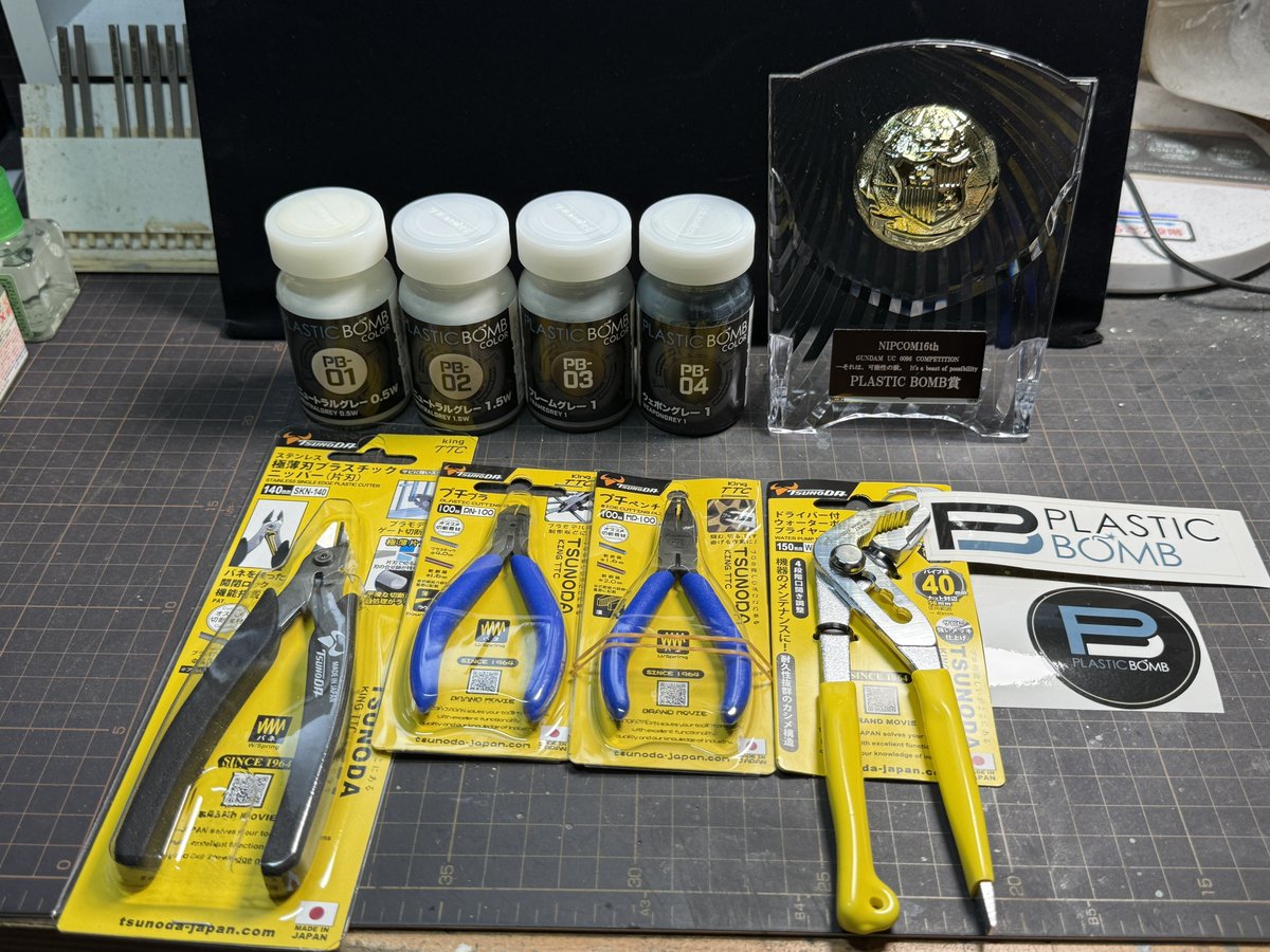 10daime777's tweet image. ただいま帰宅しました
( ˘͈ ᵕ ˘͈ )
今年は近年稀に見る快挙で
PLASTIC BOMB賞を賜り
景品が凄かったwww超ビックリ
(*゚∀゚︎)=3 ムッハー
特別カラーフルセットと
全ての工作対応の角田製道具類
表彰盾とステッカーだ
( 」゚Д゚)」オーイ!
遊んでくれた皆様wありがとう
来年もよろしく
#ニプコム
