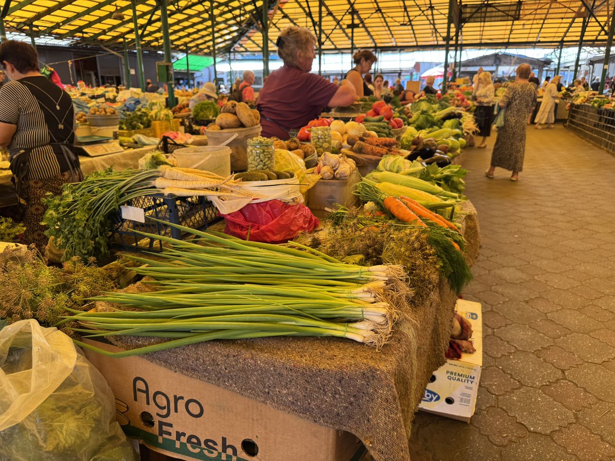sumlenny's tweet image. What prevents you from moving to Ukraine where people manage to produce real food despite the war?