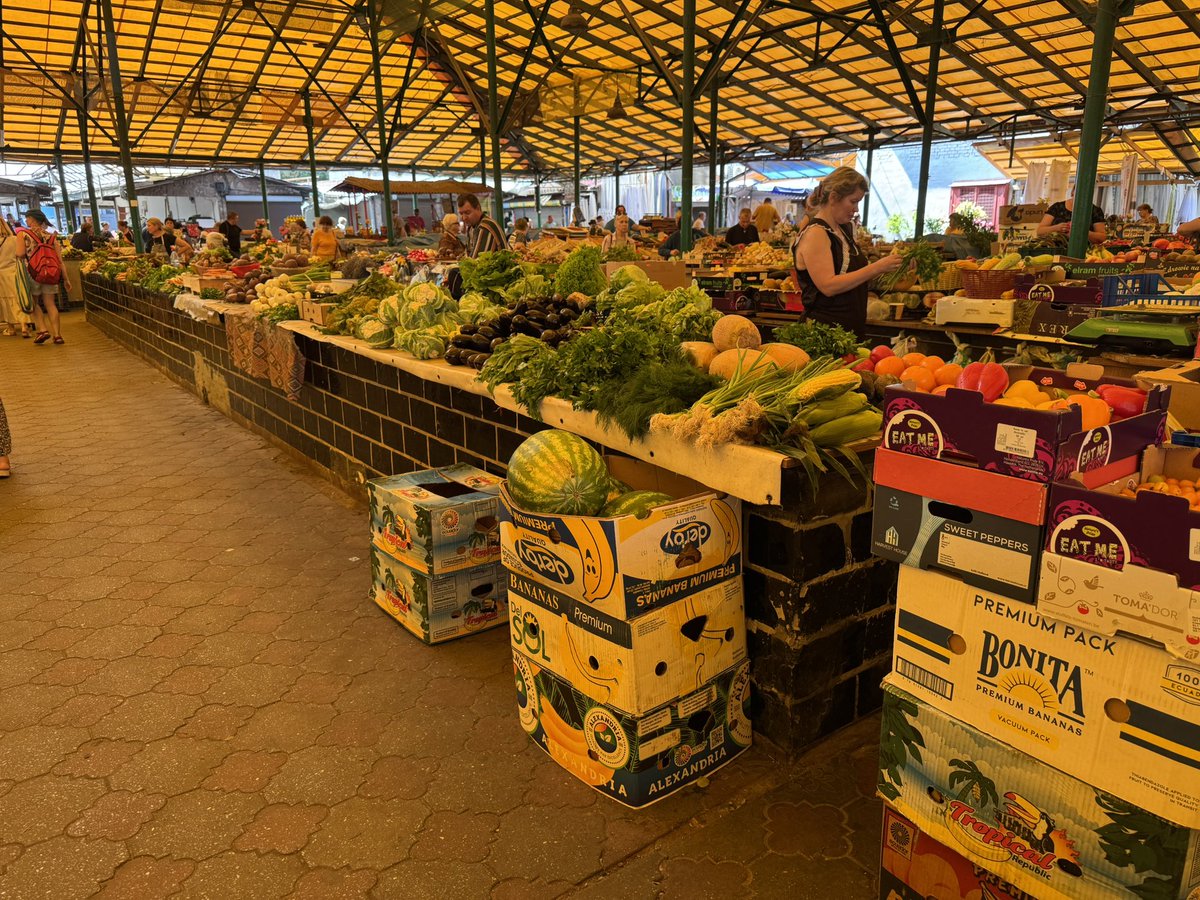 sumlenny's tweet image. What prevents you from moving to Ukraine where people manage to produce real food despite the war?