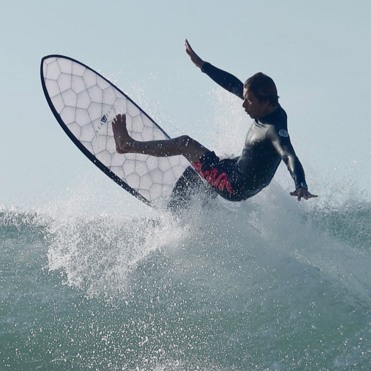 En las olas con Seawell: 
Surf, diseño y fabricación digital en Brasil

tinyurl.com/bdhc4k4y