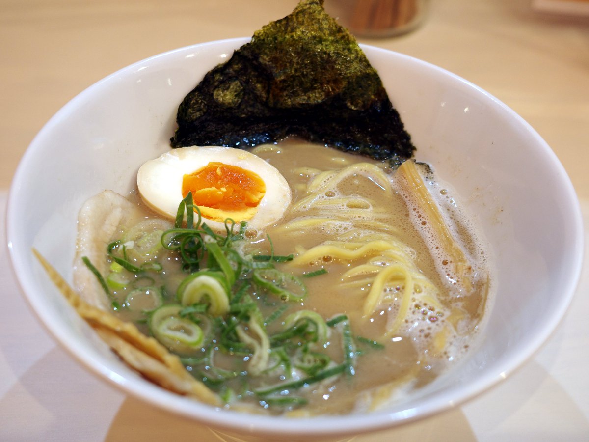 toyotue's tweet image. 【新店情報】 麺や 大和@南海井原里
7月4日オープン 鷄醤油 950円
7月中はセルフのもやしナムルの無料サービスがあります。1日数量限定の間借り営業ですが、間借り先のカフェは営業してないそうです(^-^)
toyotune.blog107.fc2.com/blog-entry-630…