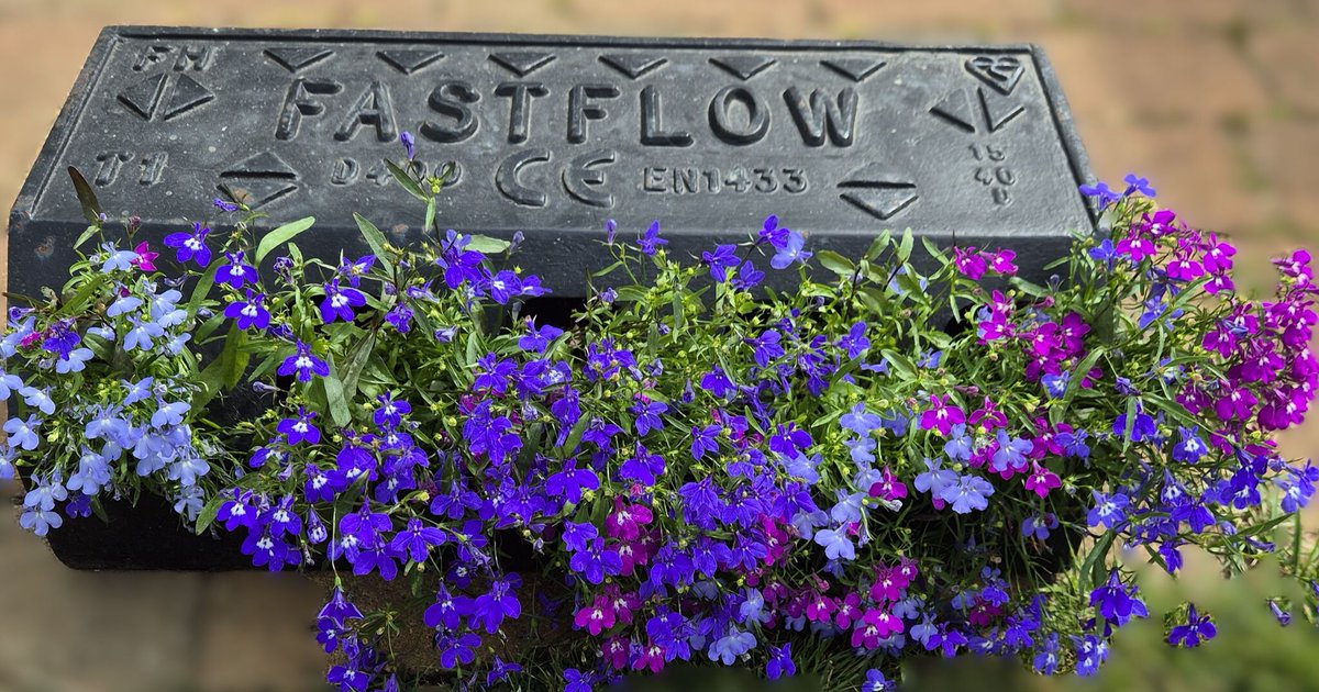 FowlerandHolden's tweet photo. From bridge decks to back gardens 🌸

Our director Jon just repurposed a FastFlow unit into a flower trough… and we’re not mad about it!

#FowlerAndHolden #FastFlow #CreativeEngineering https://t.co/162N5WjYFy