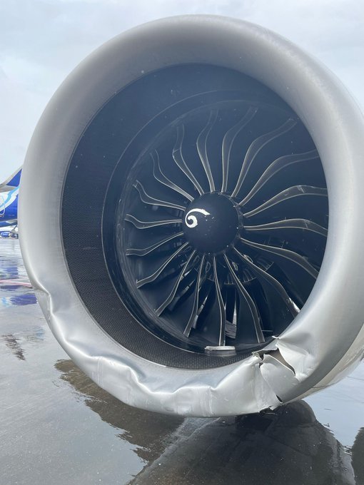 guardingindia's tweet photo. During landing at Mumbai airport, an Air India flight originating from Kochi veered off the runway, however, all passengers and crew members are reported to be safe. https://t.co/dokpK7WTtA
