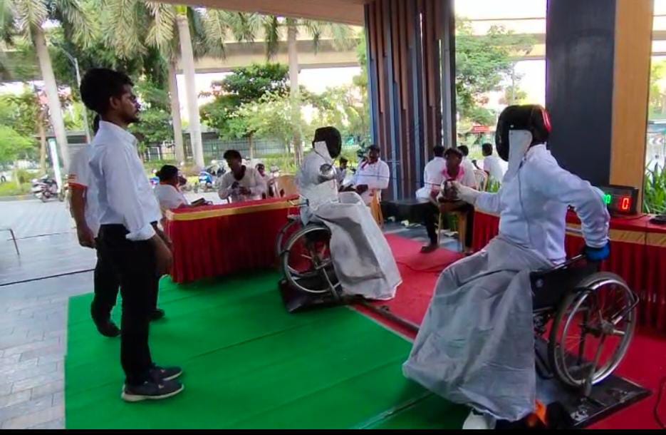 OfficialJipmer's tweet image. 🥉 Proud of #TeamJIPMER!
Our para-fencing champs won Bronze in Men's Épée at the National Para Fencing Championship 2025 in Chennai!
👏 Kudos to S. Govindarajan, K. Balachander & G. Sivakumar!
#ParaFencing #JIPMERPride #Puducherry #InclusionThroughSport #Chennai2025