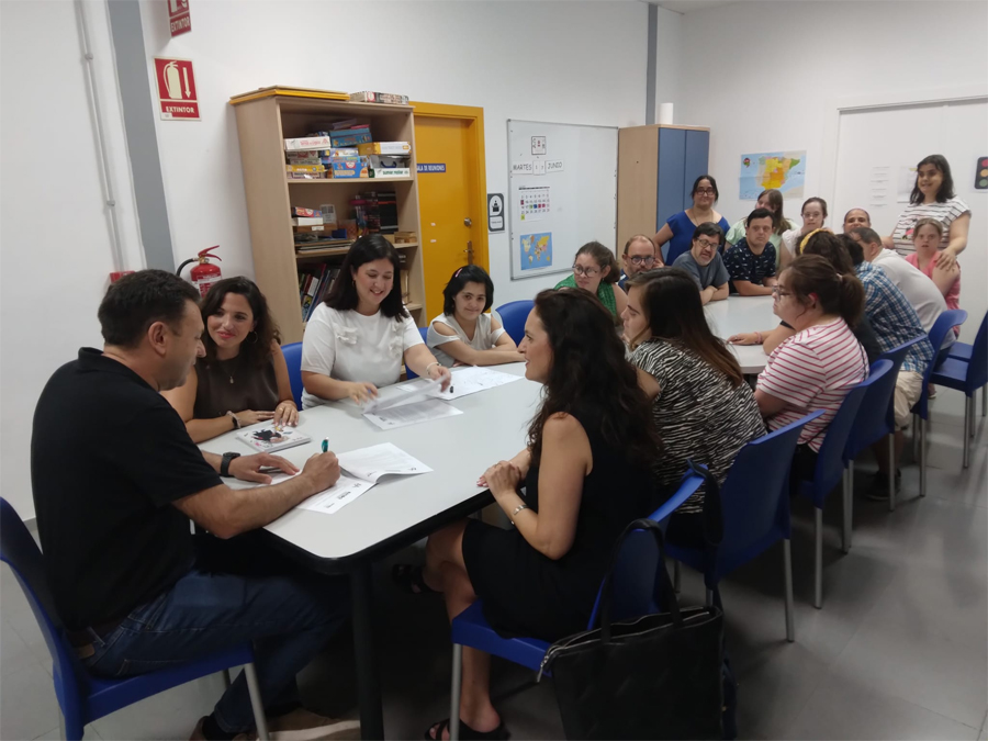 🤝 Visita de @ajamurcia a nuestro C. de Día para conocer nuestro trabajo y firmar un acuerdo de colaboración que apoyará nuestras actividades y dará visibilidad a assidodesign.es

Gracias a Sara Mejías, Mamen Florit, la junta y asociados de AJA por vuestro compromiso 🙌