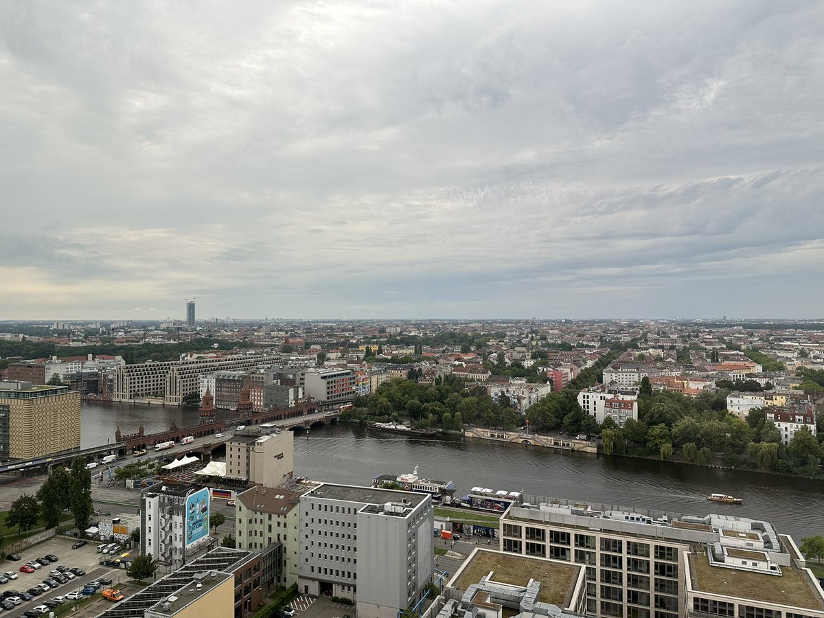z_nuts's tweet image. Смотрю на вас сверху вниз