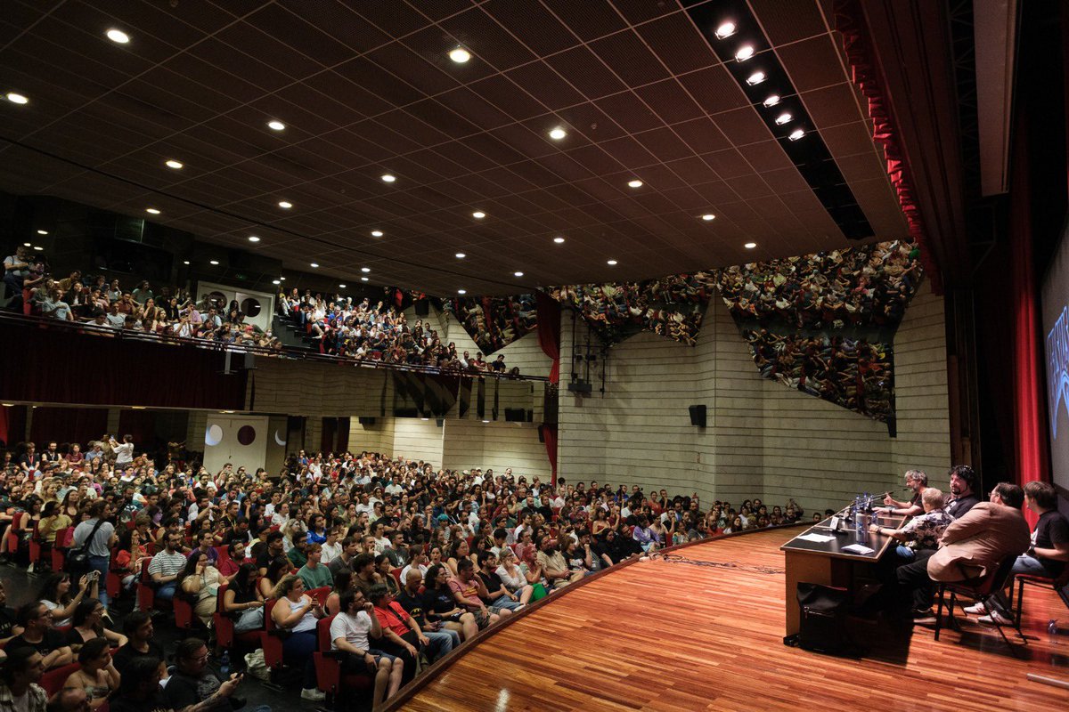 JorgeIvanArgiz's tweet image. Y de presentar el cierre de este @festivalcelsius #celsius2025 ¿qué puedo decir?
@BrandSanderson
@BarbaraHambly
@LordGrimdark
@misterkristoff
Ningún lugar del mundo tenía más concentración de talento para el fantástico que Avilés en ese escenario. Ninguno.
Eso es así!