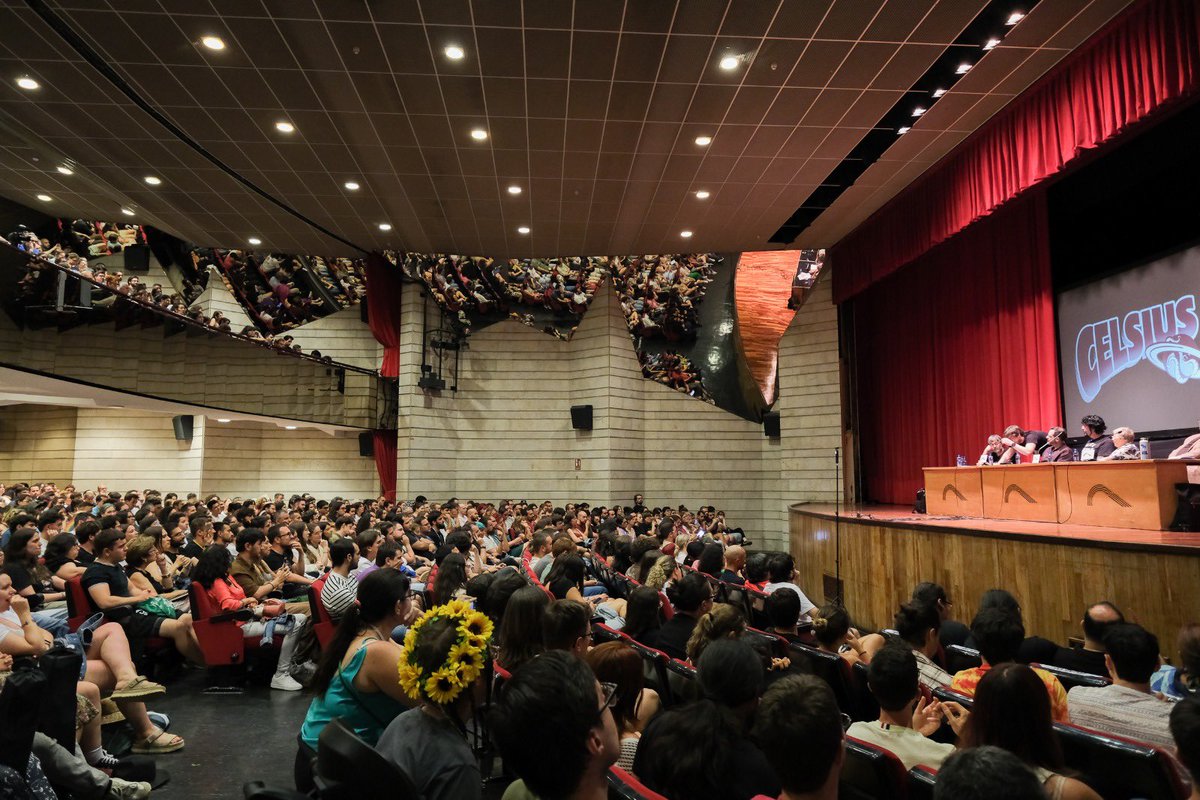 JorgeIvanArgiz's tweet image. Y de presentar el cierre de este @festivalcelsius #celsius2025 ¿qué puedo decir?
@BrandSanderson
@BarbaraHambly
@LordGrimdark
@misterkristoff
Ningún lugar del mundo tenía más concentración de talento para el fantástico que Avilés en ese escenario. Ninguno.
Eso es así!