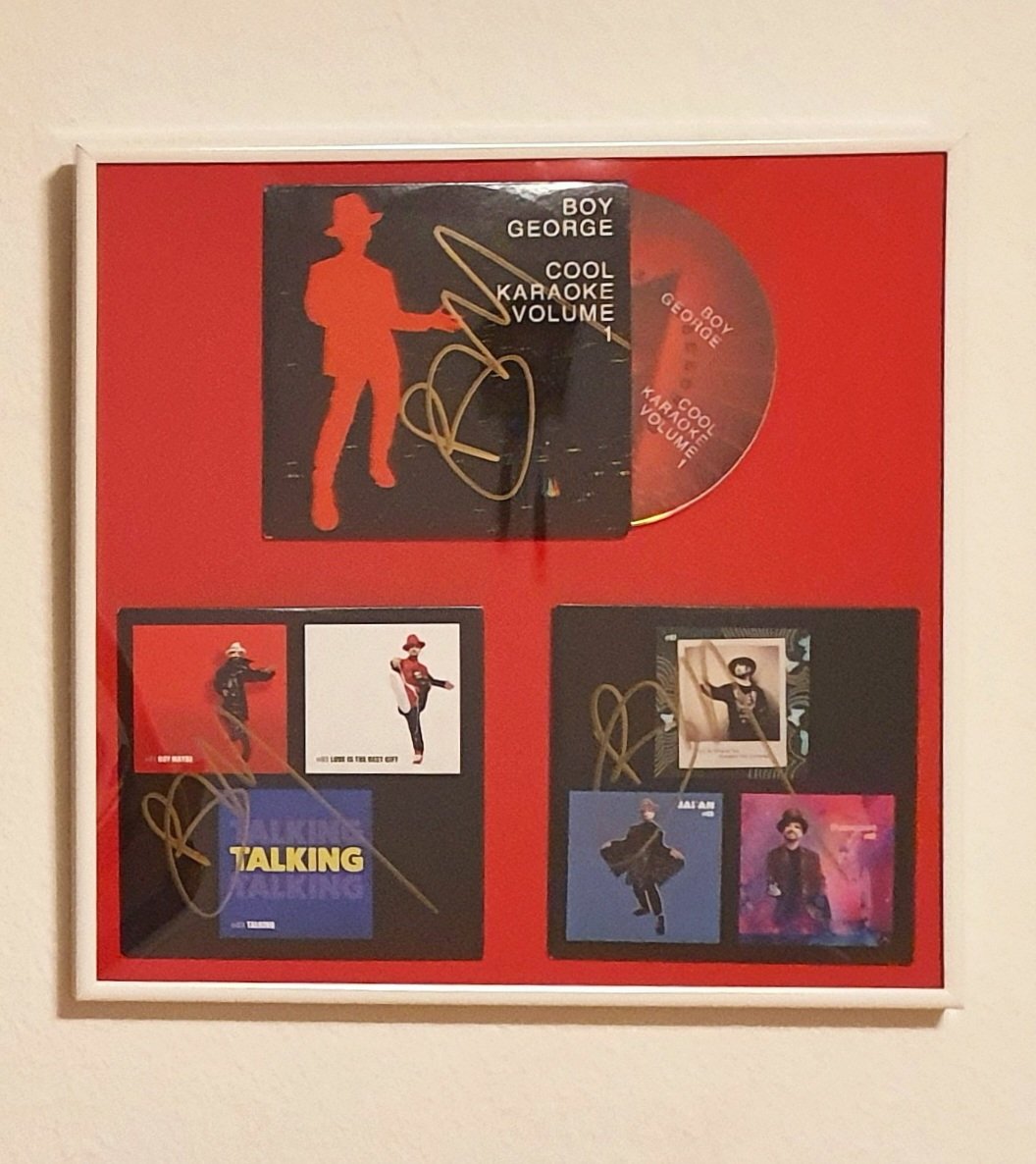 Some signed items in my collection today 🥰📀📀📀
My next wish is of course to have CK Vol. 1 vinyl and SE18 vinyl signed by both George &amp; Benny 😇🤞🍀 
(Pardon, I'm showy today 😁🙏)