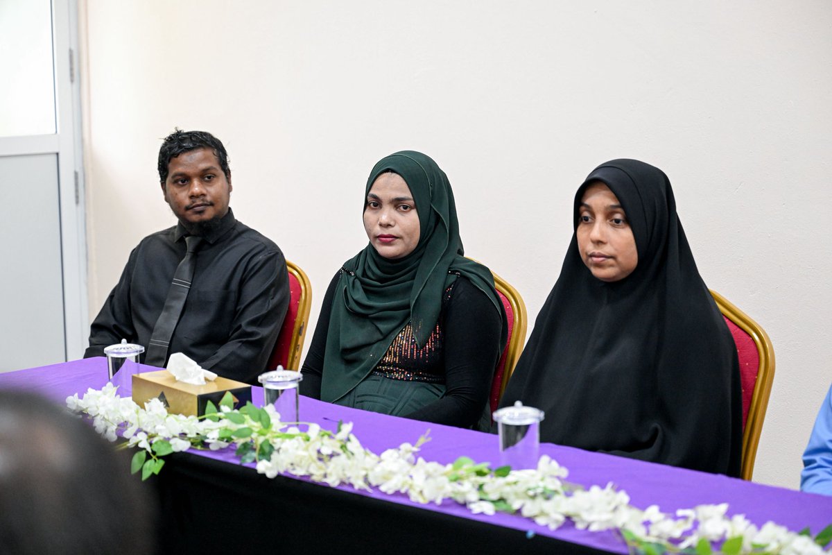 President Dr <a href="/MMuizzu/">Dr Mohamed Muizzu</a> meets with the Hen’badhoo Island Council and Women’s Development Committee (WDC). The President and the members discussed a wide array of issues surrounding the developmental needs of the island community.

#RayyithunGaathah #NoonuVisit