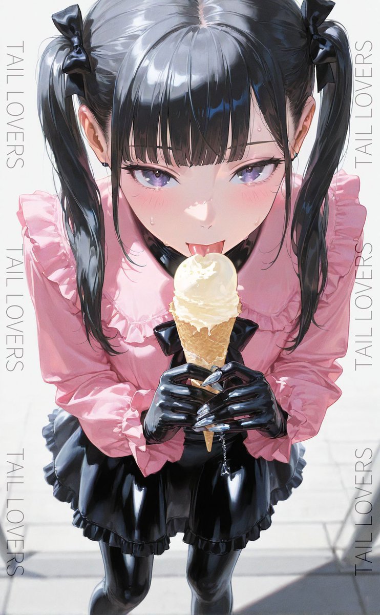 tail_lovers's tweet image. 「ラバー着てるから熱中症対策♪」