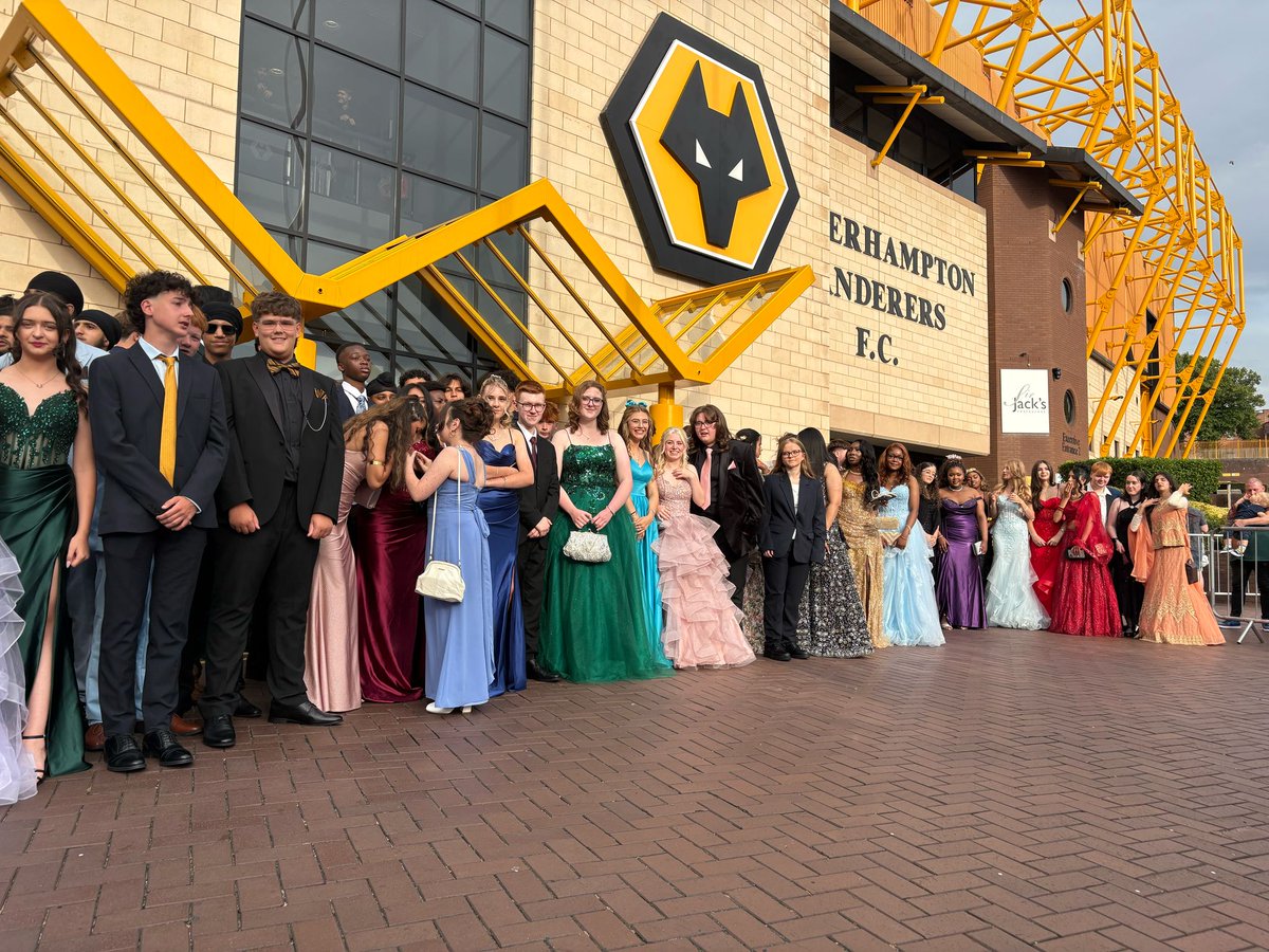 Congratulations to our Year 11 Leavers who celebrated their Prom evening at The Molineux last week!
They have been a credit to academy, we look forward to seeing them open their GCSE exam results on Thursday 21st August.