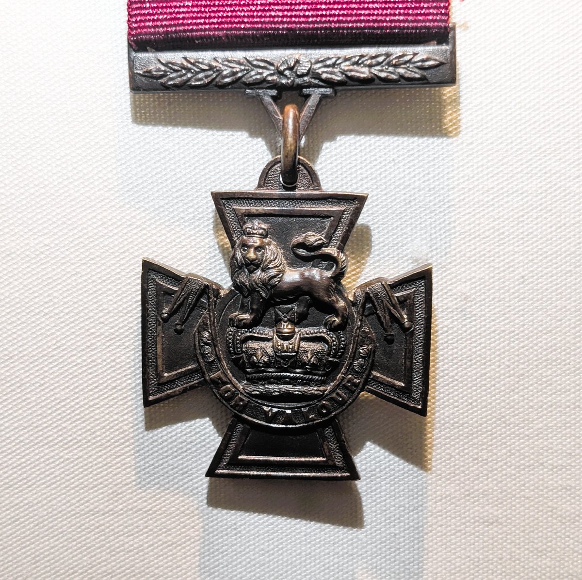 NatMuseumRN's tweet image. 🏅 On 27 April 1915, Lt Cdr Edward Boyle took submarine E14 deep into enemy waters, evading mines, nets & searchlights in the Dardanelles
Over 3 weeks, he sank two gunboats & a troopship bound for Gallipoli. For this, he was awarded the Victoria Cross
bit.ly/3nZHXeD