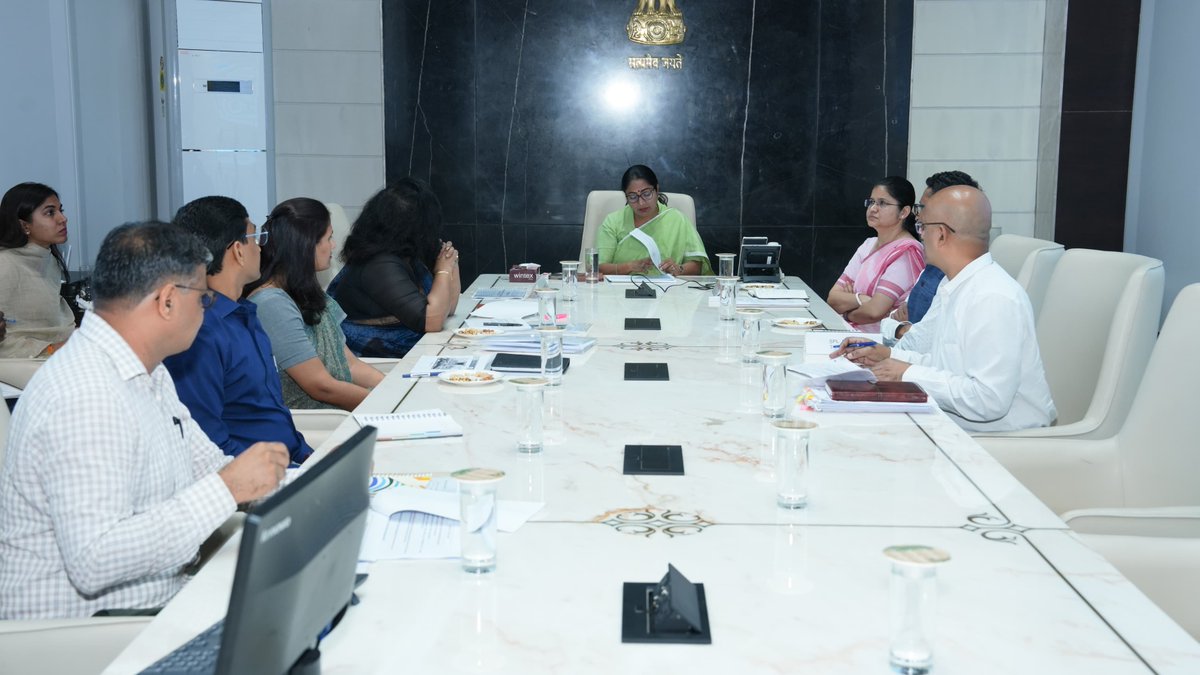 CMO Delhi (@cmodelhi) on Twitter photo मुख्यमंत्री श्रीमती रेखा गुप्ता की अध्यक्षता में आज दिल्ली सचिवालय में सामाजिक कल्याण तथा अनुसूचित जाति/जनजाति कल्याण विभाग की समीक्षा बैठक आयोजित की गई।
इस महत्वपूर्ण बैठक में संबंधित विभागों के वरिष्ठ अधिकारीगण उपस्थित रहे।
<a href="/gupta_rekha/">Rekha Gupta</a> मुख्यमंत्री श्रीमती रेखा गुप्ता की अध्यक्षता में आज दिल्ली सचिवालय में सामाजिक कल्याण तथा अनुसूचित जाति/जनजाति कल्याण विभाग की समीक्षा बैठक आयोजित की गई।
इस महत्वपूर्ण बैठक में संबंधित विभागों के वरिष्ठ अधिकारीगण उपस्थित रहे।
<a href="/gupta_rekha/">Rekha Gupta</a>