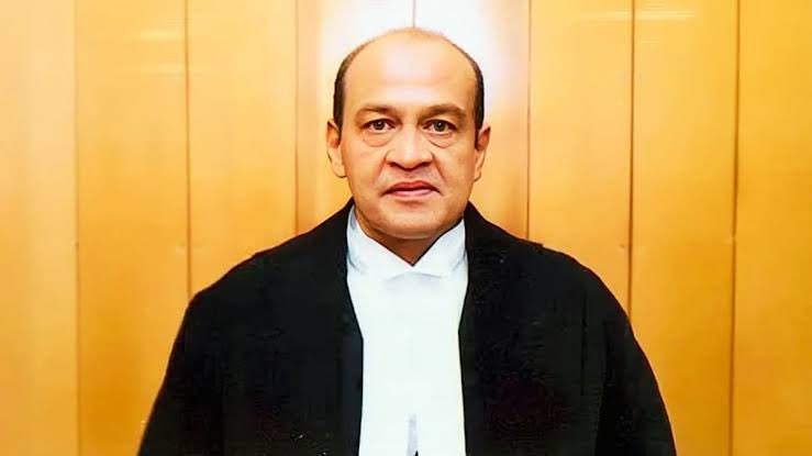 visually_kei's tweet image. Over 52 signatures have been submitted by @INCIndia in a letter the Opposition has submitted for the removal of Justice Verma to Lok Sabha Speaker Om Birla
In all more than 100 signatures from across all parties have been submitted
@DeccanHerald