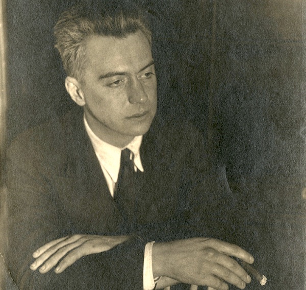PParkerWriting's tweet image. “And so it was I entered the broken world,
To trace the visionary company of love, its voice
An instant in the wind (I know not whither hurled)
But not for long to hold each desperate choice.”
Hart Crane, born 21 July 1899
#hartcrane #poem