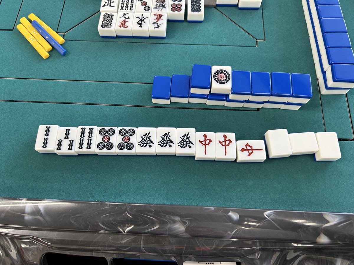 sapporo_comet's tweet image. こんにちは😃
本日の大会形式での対局コースで私が大三元を積もってしまいました。
空気読めなくて参加者の皆さんすみません🙇♀️
フリーの対局コースは土日が賑わってます。
ご希望の方早めのご予約をお願い致します。
#麻雀 #セット麻雀 #貸卓 #健康麻雀 #雀荘 #ノーレート麻雀 #フリー麻雀