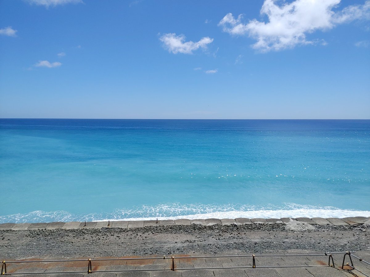 DECCAPYES's tweet image. 本日の釣果はエソ5匹とベラが一匹🎣
綺麗でした😍
もうすぐ竹芝。
楽しい旅でございました🙏