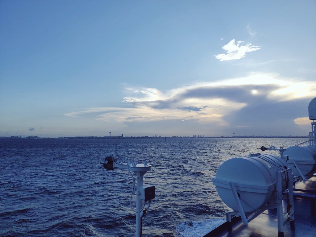 DECCAPYES's tweet image. 本日の釣果はエソ5匹とベラが一匹🎣
綺麗でした😍
もうすぐ竹芝。
楽しい旅でございました🙏