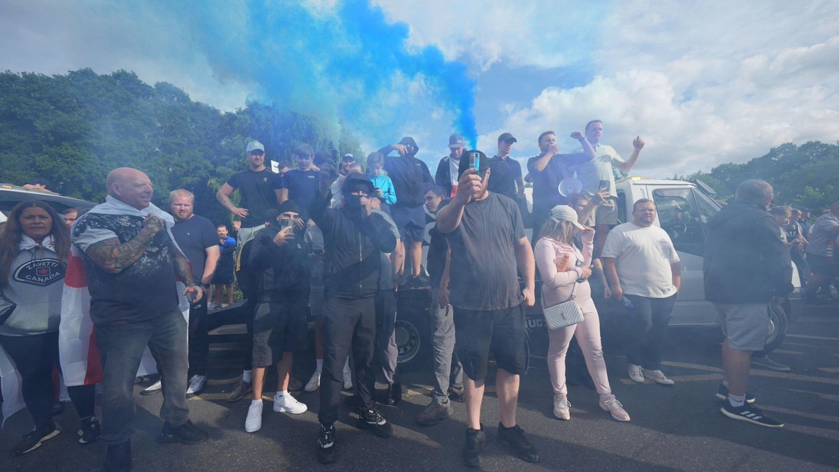 MorgothsReview's tweet image. They need to stop using these smoke flare things because it codes as ''conflict zone'' which is precisely why the press is leading with these images.