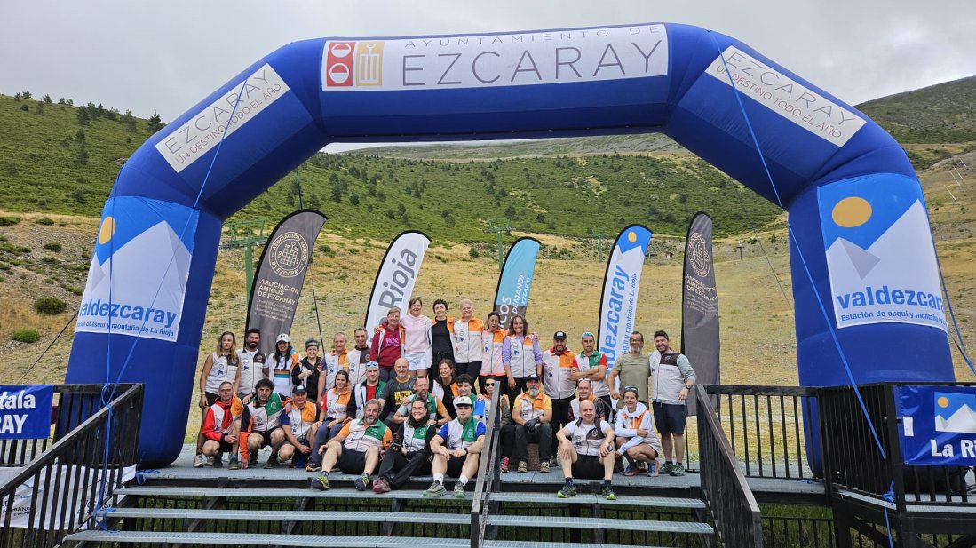 Alain Santamaría y Naiara Irigoien fueron los vencedores en categoría absoluta de la prueba de Km Vertical de Valdezcaray celebrada el pasado domingo día 19.
Con un nutrido número de participantes y una fantástica organización a cargo de la Asociación Amigos de Ezcaray.