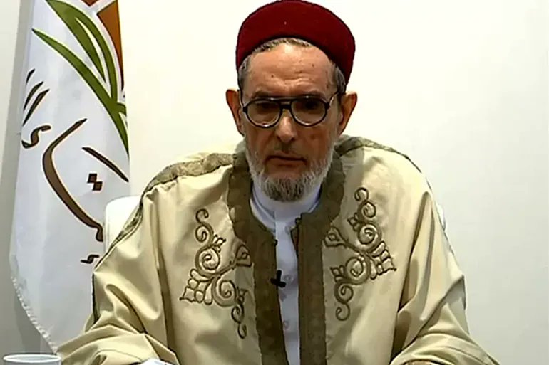 IlyessALG's tweet image. أخطر وأخبث #الخوارج اليوم هم القَعَدية : الذين يُزينون الخروج والتهييج على الحكام ويكفرونهم ويصفونهم بالنفاق والموالاة والعمالة والتخاذل
قال الحافظ ابن حجر :
والقَعَدية: الذين يزينون الخروج على الأئمة ، ولا يباشرون ذلك .
📗 هدي الساري (483)