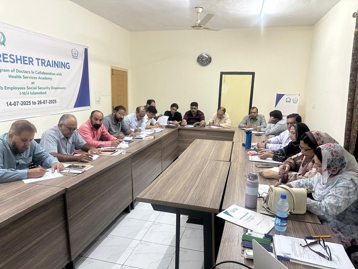 Prof. Dr. Saadia Aseem trained PESSI doctors on ‘Emotional Intelligence &amp; Conflict Resolution in Healthcare,’ providing tools to manage workplace challenges, enhance communication, and build collaboration for better patient care. #HealthcareExcellence