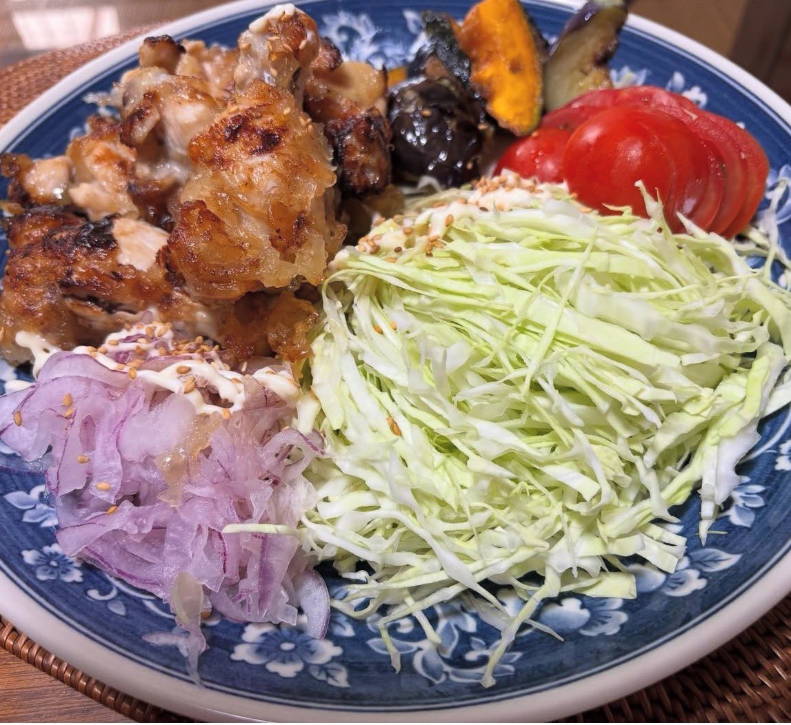 KkochinT's tweet image. 晩ご飯は
骨付きもも肉😋