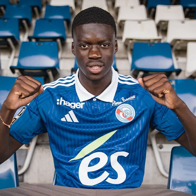 TransfersLlVE's tweet image. Strasbourg are set to sign Mamadou Sarr on loan from Chelsea once again for a full season.