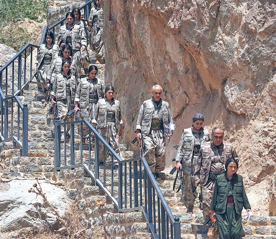 AYM kararı üzerine son 72 saatte Diyarbakır Ağır Ceza Mahkemeleri’nde 200’ü aşkın PKK hükümlüsü tahliye edildi. (Sözcü - Özgür Cebe)⁩