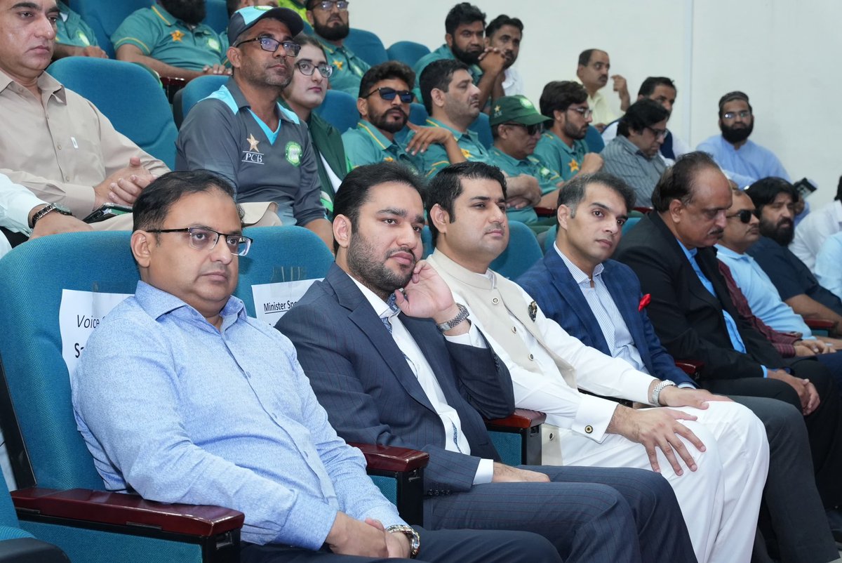 تاریخی سنگِ میل!
وزیراعلیٰ پنجاب مریم نواز شریف کی قیادت میں حکومت پنجاب نے 14 کروڑ روپے سے زائد لاگت سے ایشیا کا پہلا بلائنڈ کرکٹ اسٹیڈیم پاکستان بلائنڈ کرکٹ کونسل کے حوالے کردیا ہے۔

یہ منفرد اسٹیڈیم بلائنڈ کرکٹ کے فروغ میں انقلابی قدم ہے۔
پاکستان بلائنڈ کرکٹ ٹیم کی عالمی سطح