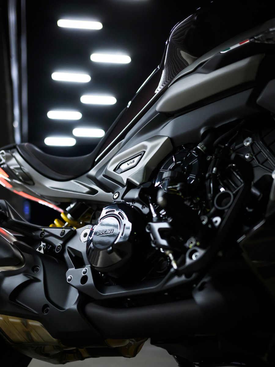 DucatiMotor's tweet image. Oh, the fun we&apos;ll have

ducat.it/XDiavelV4
