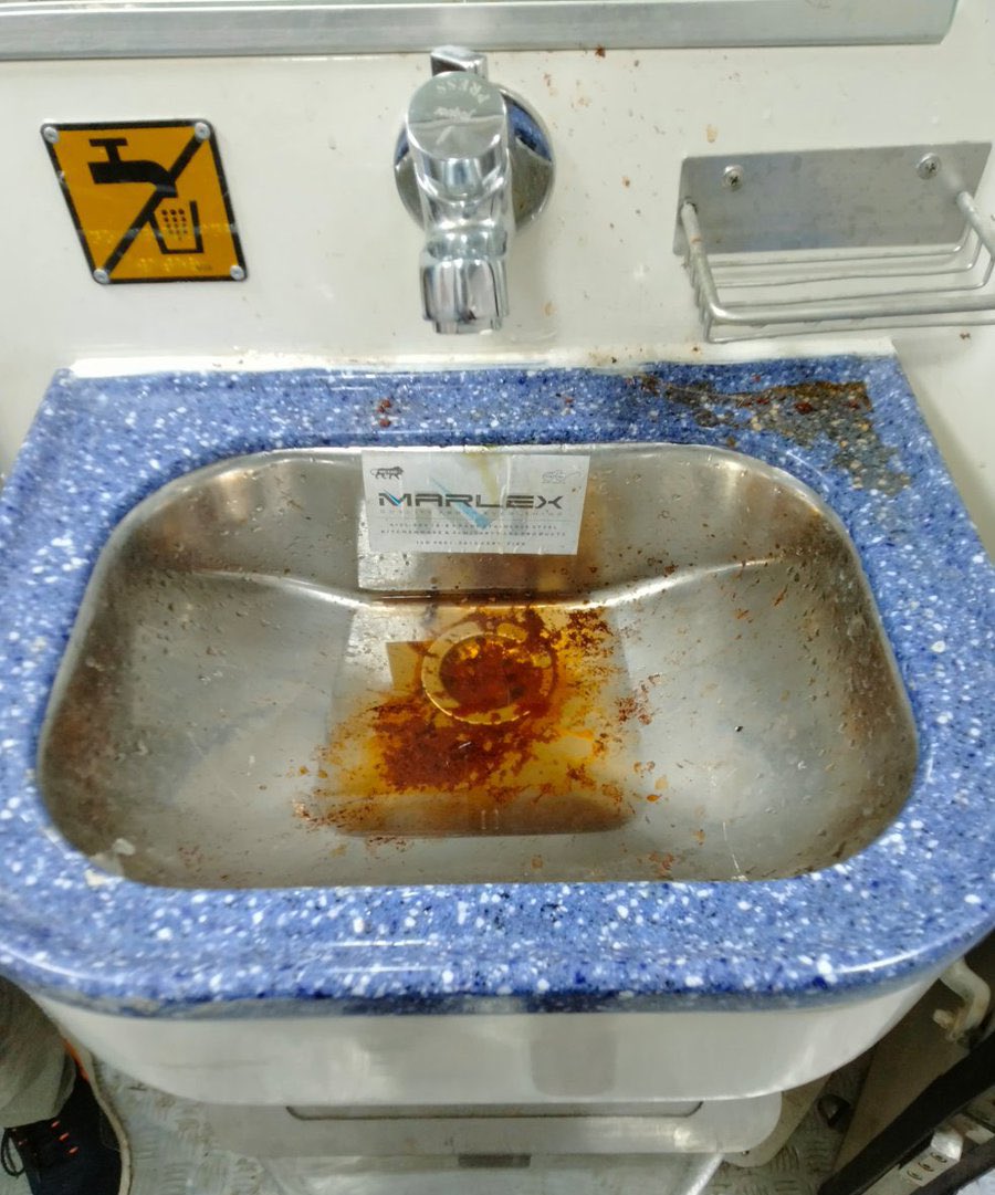 CivicSense143's tweet image. Brand new washbasin in the train... destroyed in just one day. 👏
Who needs time when you’ve got paan power and zero civic sense?
This isn’t poor maintenance—it’s peak public behaviour.
#SwachhBharat #TrainTravels #RespectPublicProperty