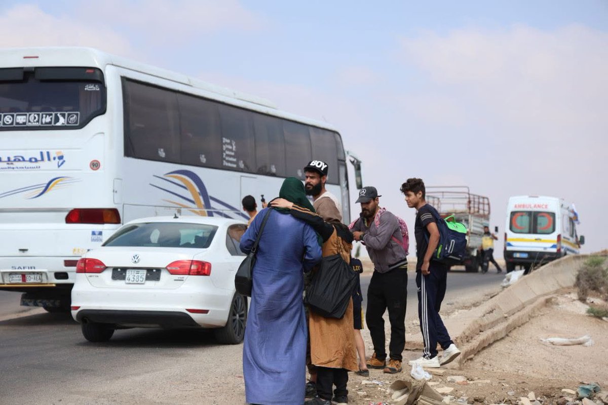 أتهجير بعد التحرير؟ هذه والله أفعال نظام الأسد.
عملية التهجير القسري التي حدثت اليوم بحق عائلات البدو في #السويداء هي تكريس لمشروع التقسيم والانفصال الذي يقوده #الهجري، ولو كان قراره وطنياً لما اشترط هذا التهجير أو لوافق على دخول قوات فض نزاع بين الطرفين، لكن أسفي على شرفاء الجبل