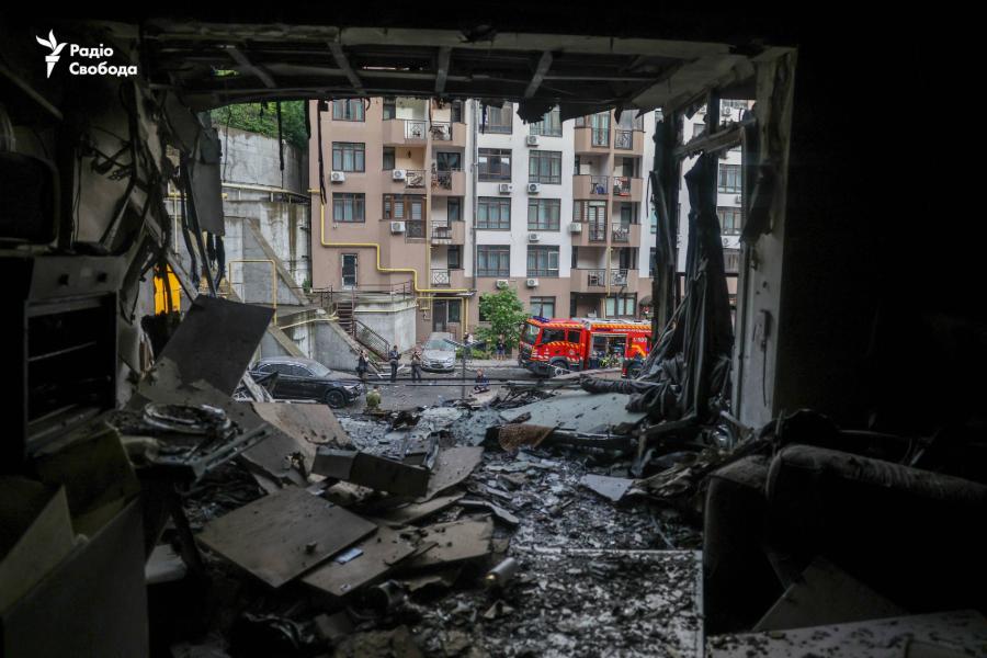 BohuslavskaKate's tweet image. Apartment building in Kyiv after last night's Russian attack.