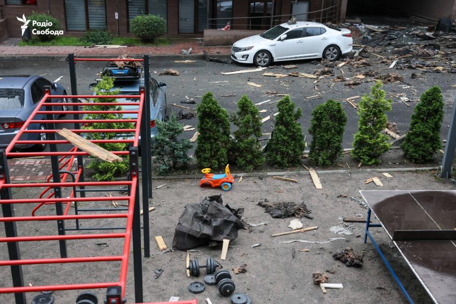 BohuslavskaKate's tweet image. Apartment building in Kyiv after last night's Russian attack.