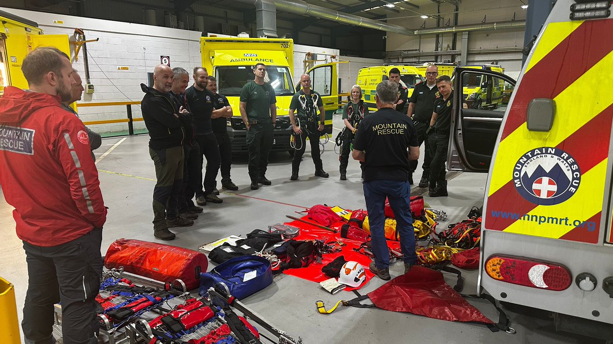Fantastic joint training with NEAS HART recently 
We watched a rescue demo using a reach pole &amp; grab hook, then showcased a snatch rescue &amp; vertical raise over a difficult edge.

Sessions like this strengthen inter-operability &amp; the teamwork we rely on at real incidents.