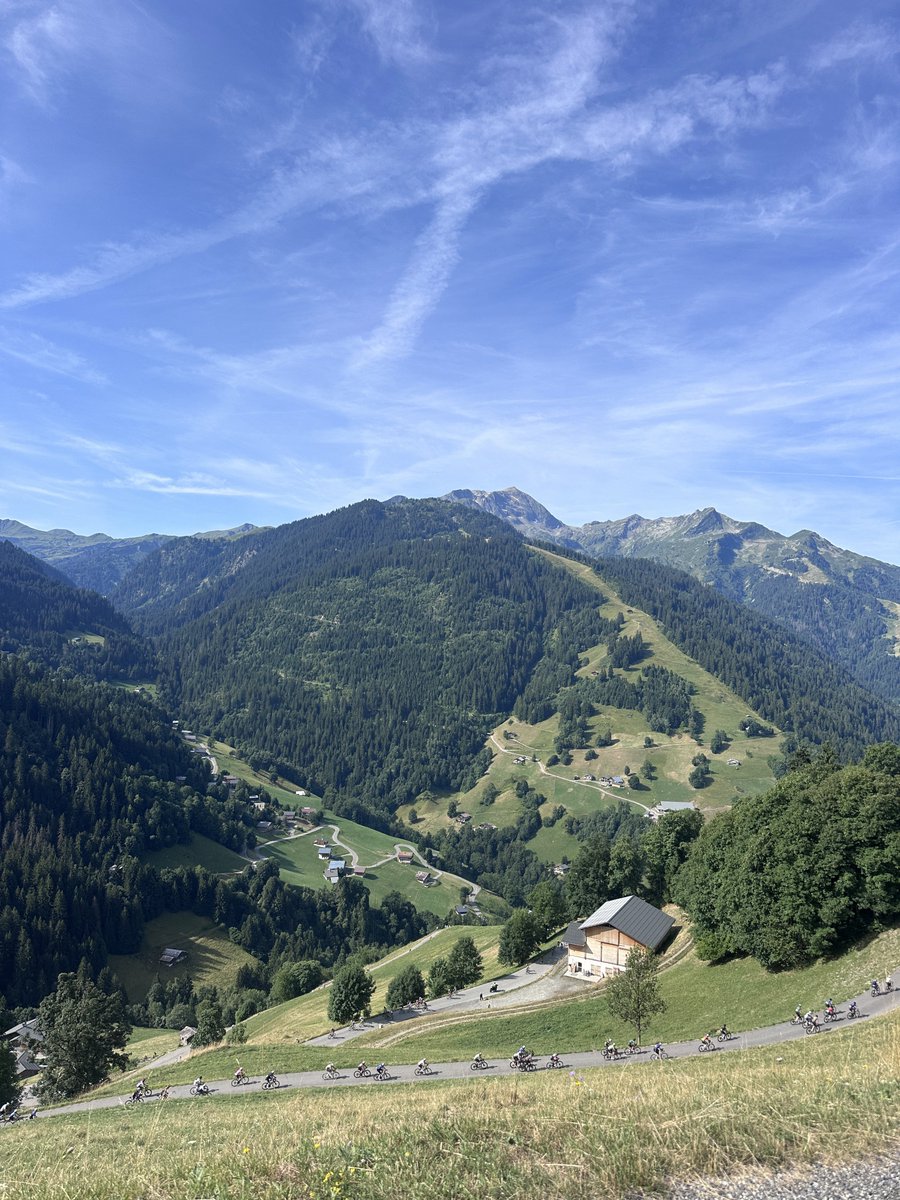 andrewwoodroffe's tweet image. Riding the 19th stage of #TDF2025 as hard as I could with around 17000 other people was one hell of an experience
Obviously couldn’t take many images but a few below! Was 130kms with 4500m and happy to do it in 5:47! Still in the top 650 to finish! 📈💪#letapedutour