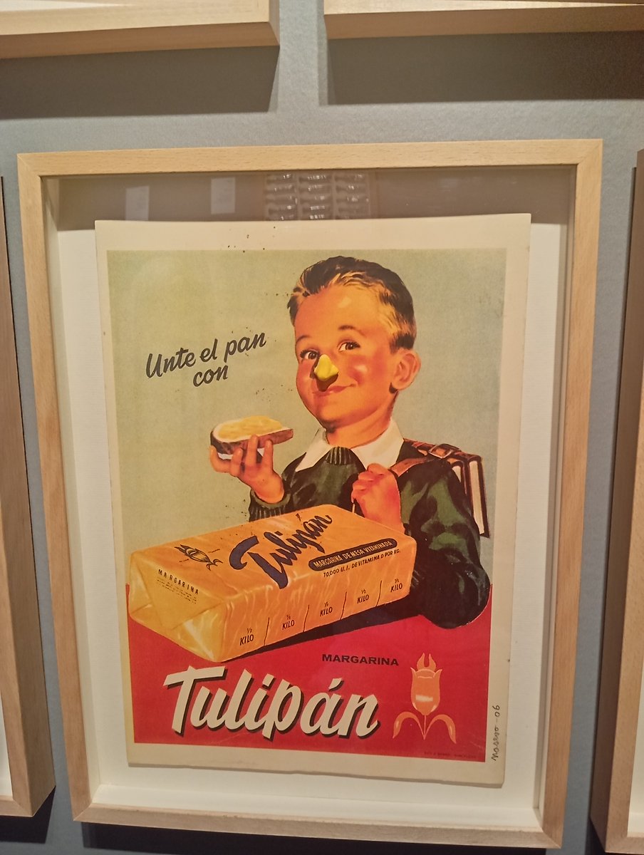 Serrería Belga (@serreria_belga) on Twitter photo El perfumista y artista Ernesto Ventós realizó en 2006 esta reproducción de carteles publicitarios clásicos a los que incorporó su ya característica nariz, en este caso, hecha con resina.
📍Hasta el 3 de agosto en #SerreríaBelga
<a href="/VeranosVilla/">Veranos de la Villa</a> <a href="/FErnestoVentos/">Fundación Ernesto Ventós</a> <a href="/AcademiaPerfume/">Academia del Perfume</a> El perfumista y artista Ernesto Ventós realizó en 2006 esta reproducción de carteles publicitarios clásicos a los que incorporó su ya característica nariz, en este caso, hecha con resina.
📍Hasta el 3 de agosto en #SerreríaBelga
<a href="/VeranosVilla/">Veranos de la Villa</a> <a href="/FErnestoVentos/">Fundación Ernesto Ventós</a> <a href="/AcademiaPerfume/">Academia del Perfume</a>