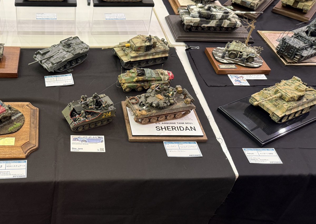 ryogugu's tweet image. 初めてのグループ卓且つ、ワタシの思い付きと我儘でフリー卓「みんなで戦車模型を囲んでニヤニヤする会」お陰様で卓も埋まりニヤニヤどころか嬉し泣きしそうでした😂
グループ卓の友人達とニヤニヤ会に参加頂いた皆様に多謝です❣️🙇
お疲れ様でした！＞続く
#NIPCOM #ニプコム