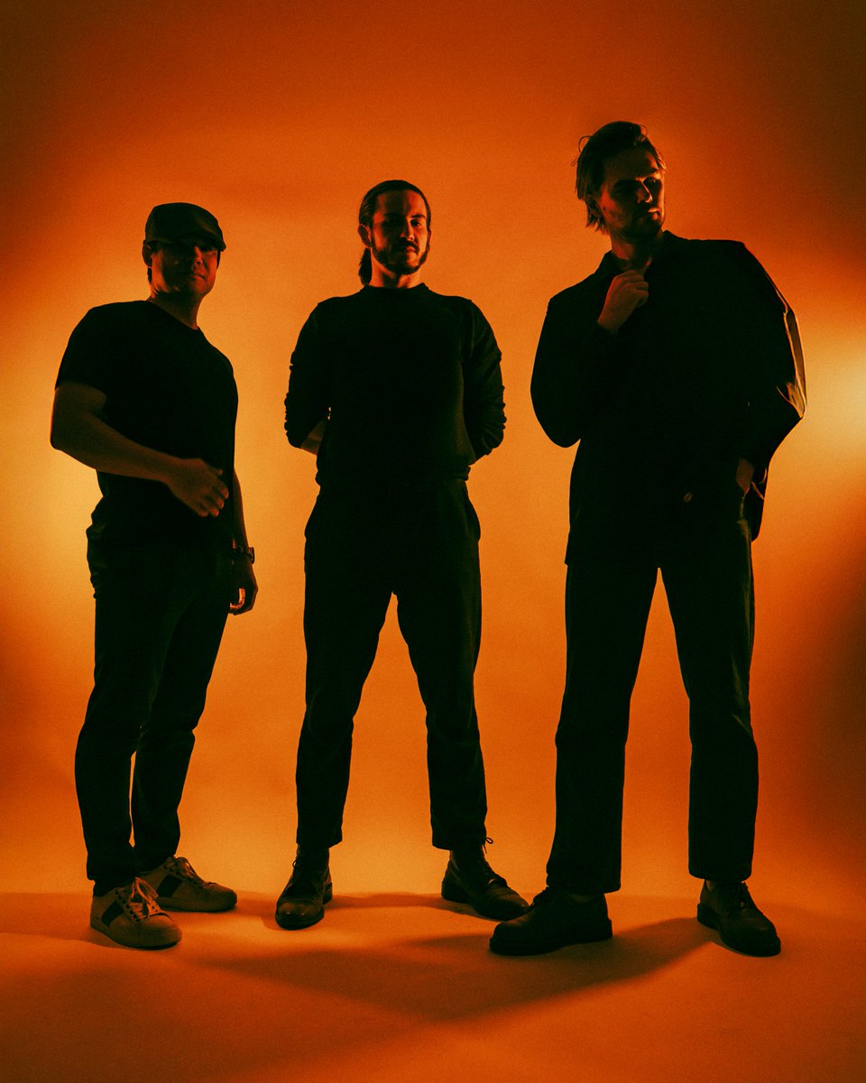 playy. PR (@playy_pr) on Twitter photo Sydney trio <a href="/valleyonda/">Valley Onda</a> dive deep into the making of their hypnotic new single ‘Minacious’, a swirling meditation on fear and transformation in the sound of a Western dreamscape🏜️
Read the full interview now ⬇️
theplayground.co.uk/getting-to-kno… Sydney trio <a href="/valleyonda/">Valley Onda</a> dive deep into the making of their hypnotic new single ‘Minacious’, a swirling meditation on fear and transformation in the sound of a Western dreamscape🏜️
Read the full interview now ⬇️
theplayground.co.uk/getting-to-kno…
