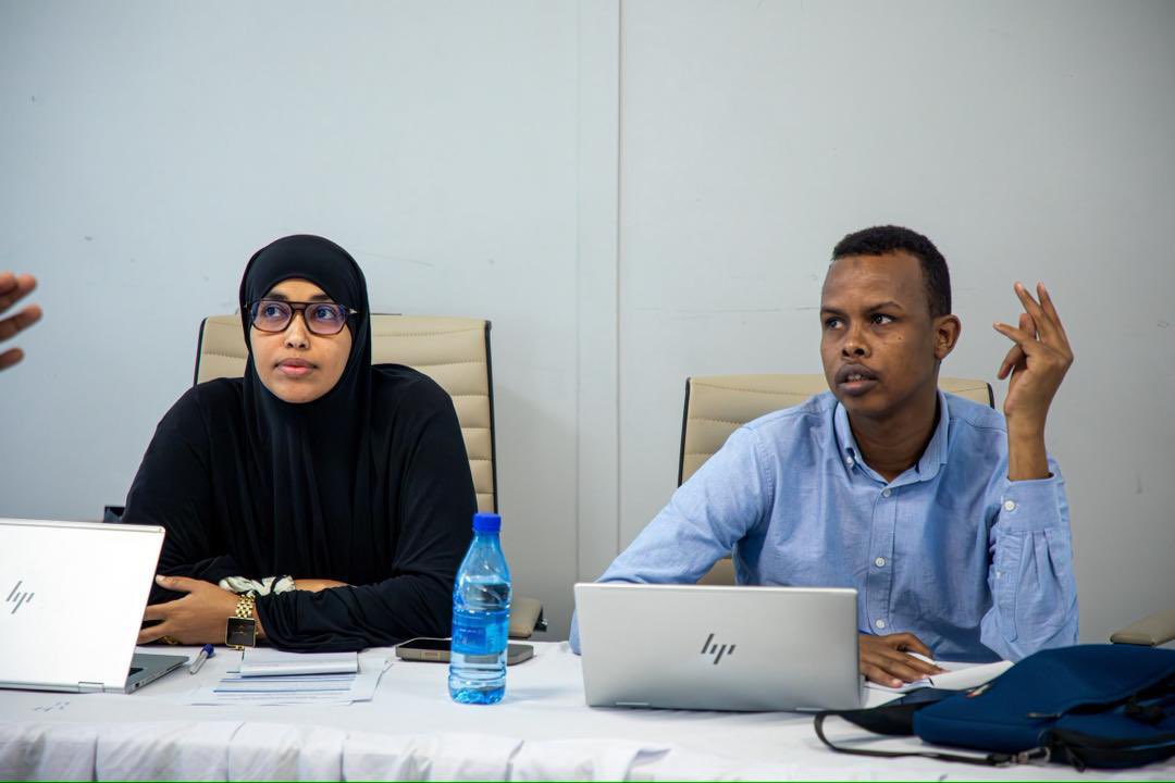 UNFPA_SOMALIA's tweet image. Together with @SNBS_Somalia & @gatesfoundation, @UNFPA_SOMALIA is supporting the pilot of the Socio-Demographic Survey in Somalia.
This key step toward the national census will generate vital data on IDPs, nomads & remote communities—powering evidence-based policy & programs