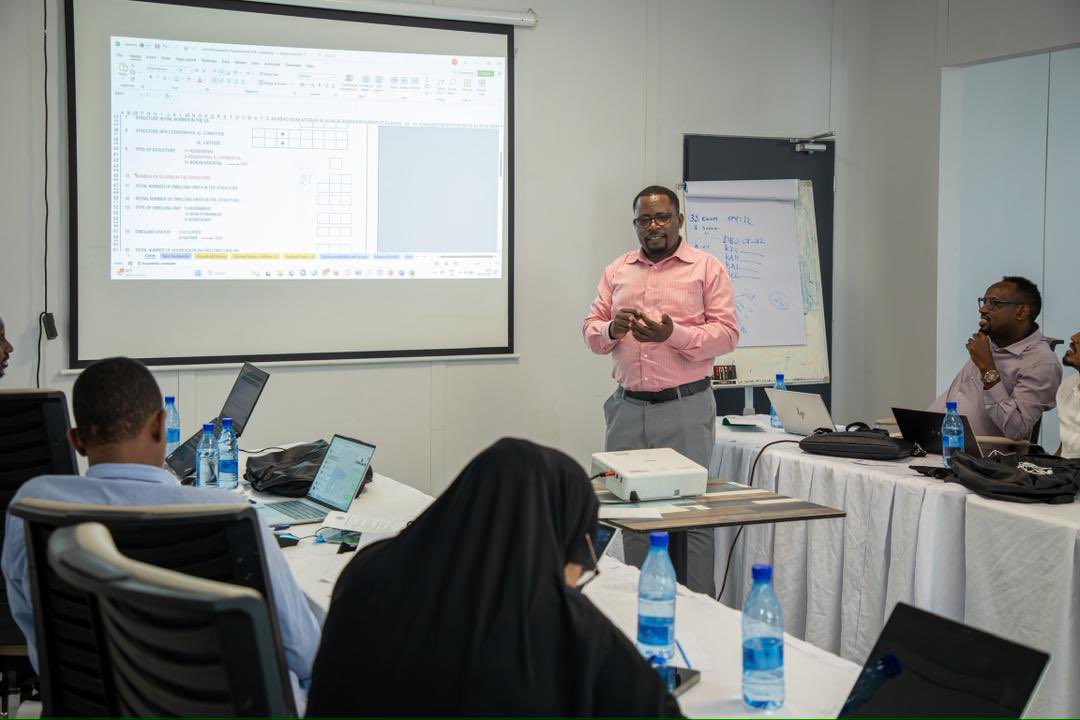 UNFPA_SOMALIA's tweet image. Together with @SNBS_Somalia & @gatesfoundation, @UNFPA_SOMALIA is supporting the pilot of the Socio-Demographic Survey in Somalia.
This key step toward the national census will generate vital data on IDPs, nomads & remote communities—powering evidence-based policy & programs