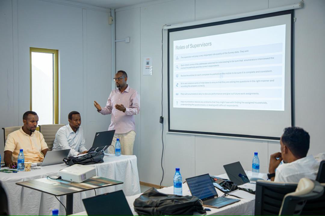UNFPA_SOMALIA's tweet image. Together with @SNBS_Somalia & @gatesfoundation, @UNFPA_SOMALIA is supporting the pilot of the Socio-Demographic Survey in Somalia.
This key step toward the national census will generate vital data on IDPs, nomads & remote communities—powering evidence-based policy & programs