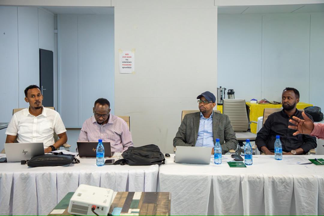 UNFPA_SOMALIA's tweet image. Together with @SNBS_Somalia & @gatesfoundation, @UNFPA_SOMALIA is supporting the pilot of the Socio-Demographic Survey in Somalia.
This key step toward the national census will generate vital data on IDPs, nomads & remote communities—powering evidence-based policy & programs