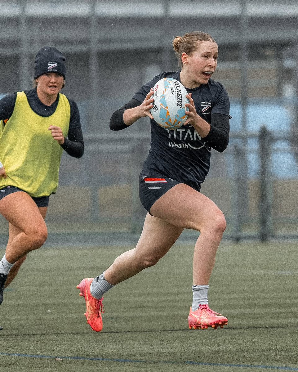theRPA's tweet image. 🎓🏉 “The RPA have backed me every step of the way.”
Shona Campbell on study, sevens and staying strong through setbacks, with support from her Player Development Manager.
🔗 therpa.co.uk/news/2025/7/sh…
#RPAVoices | #ForThePlayers