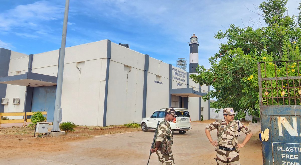 நாகப்பட்டினம் துறைமுகத்தில் இருந்து இலங்கை காங்கேசன்துறைக்கு பயணிகள் கப்பல் போக்குவரத்து சிறப்பாக இயங்கி வரும் நிலையில், நாகை துறைமுகத்தில் பயணிகளுக்கான வசதிகளை மேம்படுத்துவது குறித்து ஆய்வு செய்தோம்.
#AloorShanavas 
#NagapattinamMLA #VCK
